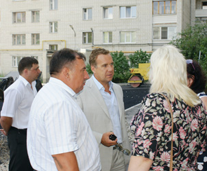 Олег Грищенко выслушал пожелания жителей Ленинского района по благоустройству дворов